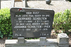 Grave of Gerhard Scholten and Johanna Piek.